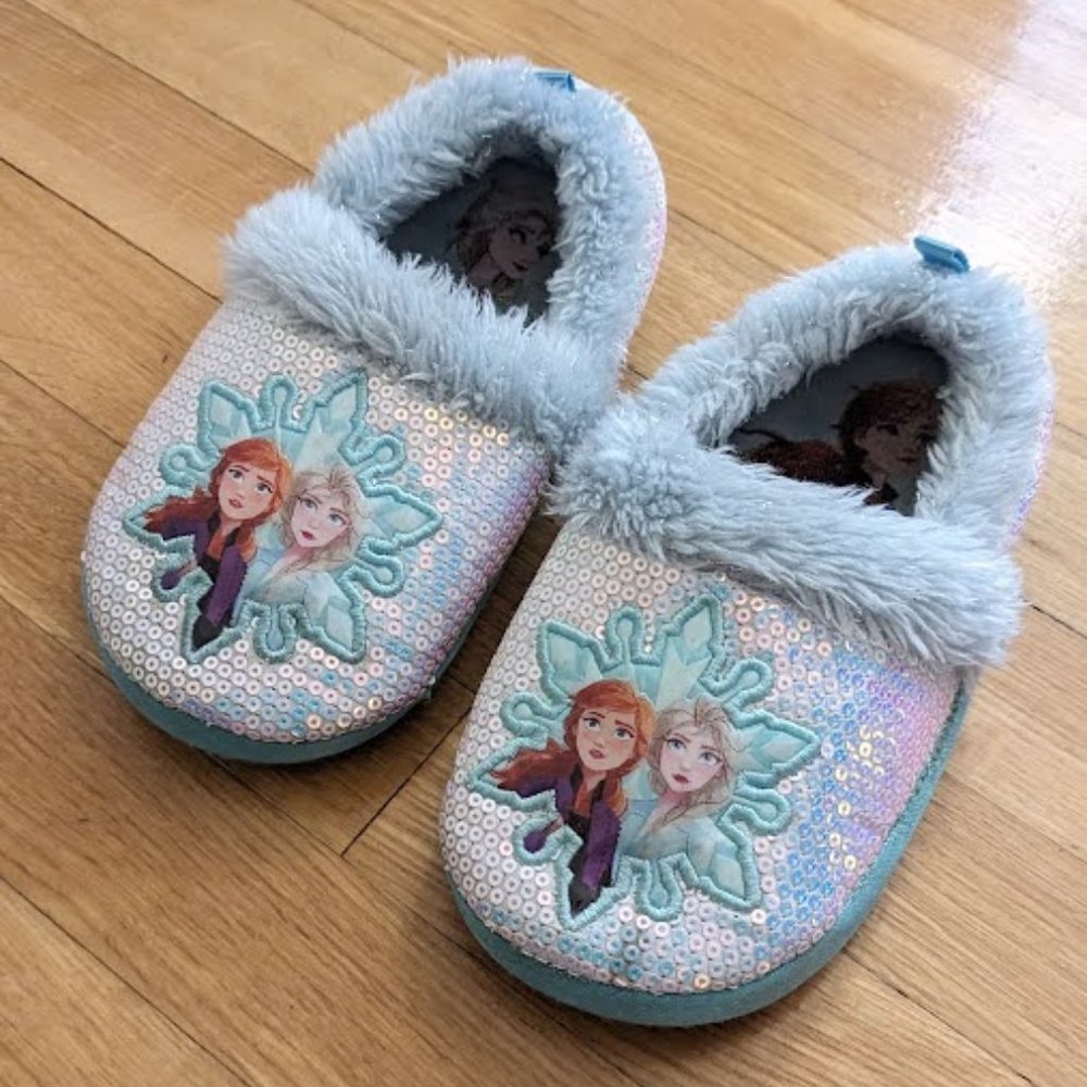 Frozen II Kids Sparkle Fuzzy Slippers, featuring Elsa and Anna. Used. Size 11/12